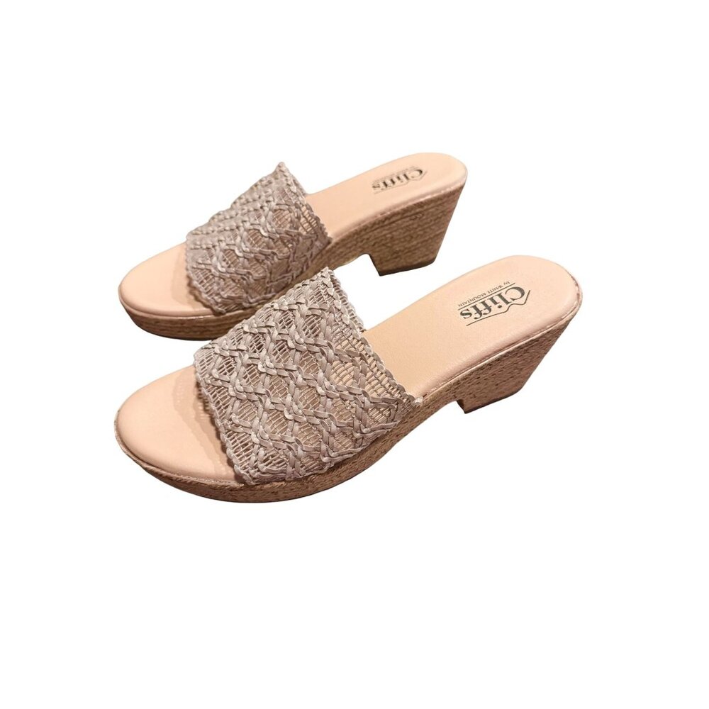 Cliffs White Mountain platform espadrille sandals in Cream